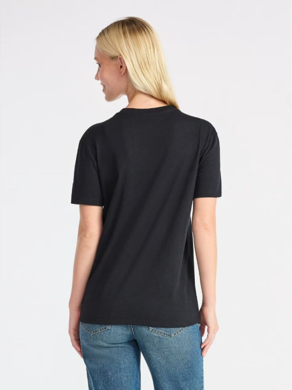 Snoopy Women's Graphic Print Tee with Short Sleeves, Size XS, Regular Fit, Black - Picture 3 of 3